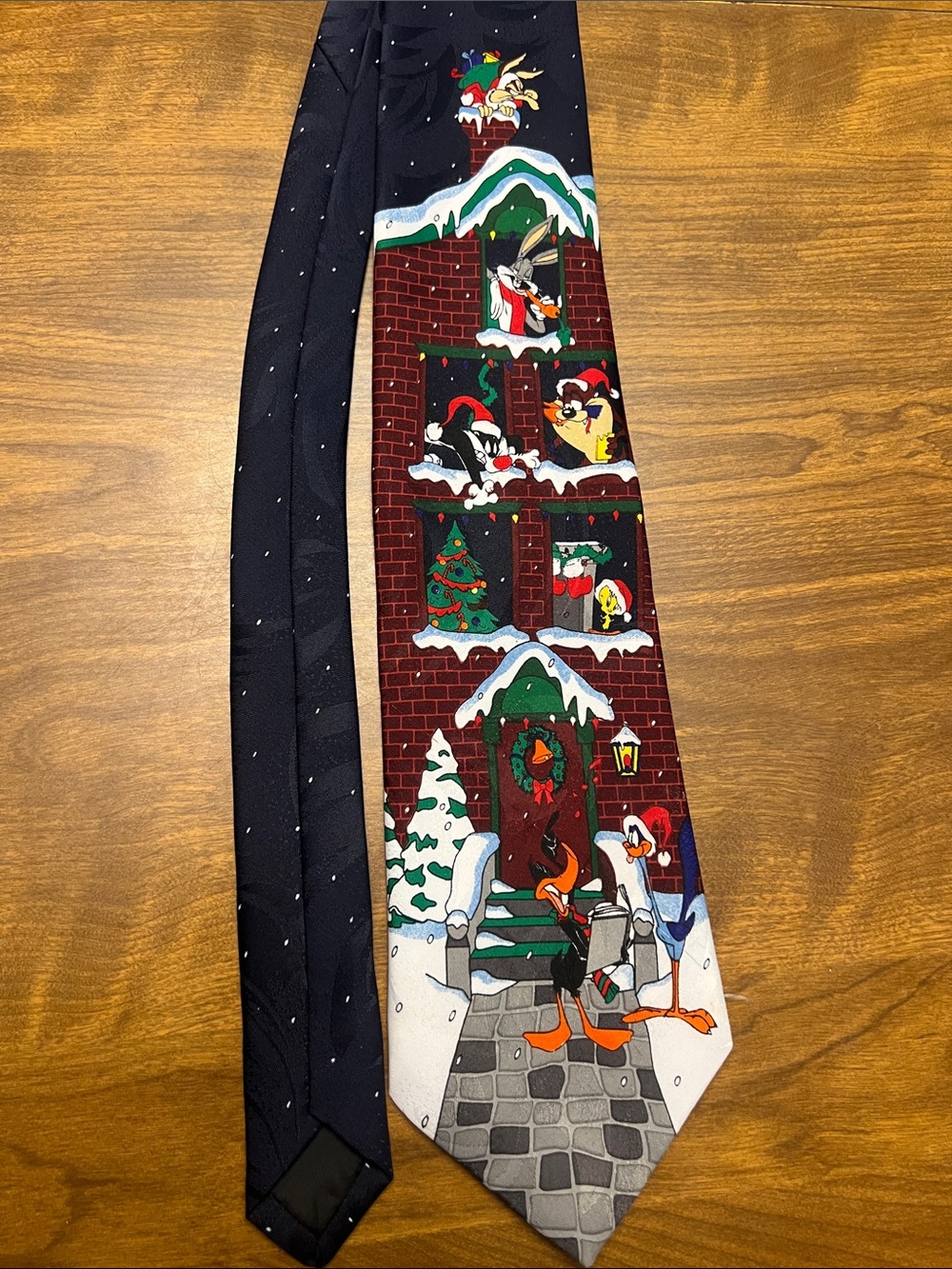 Vintage Looney Tunes Holiday Scene Tie - Black & Red Christmas tie bugs daffy